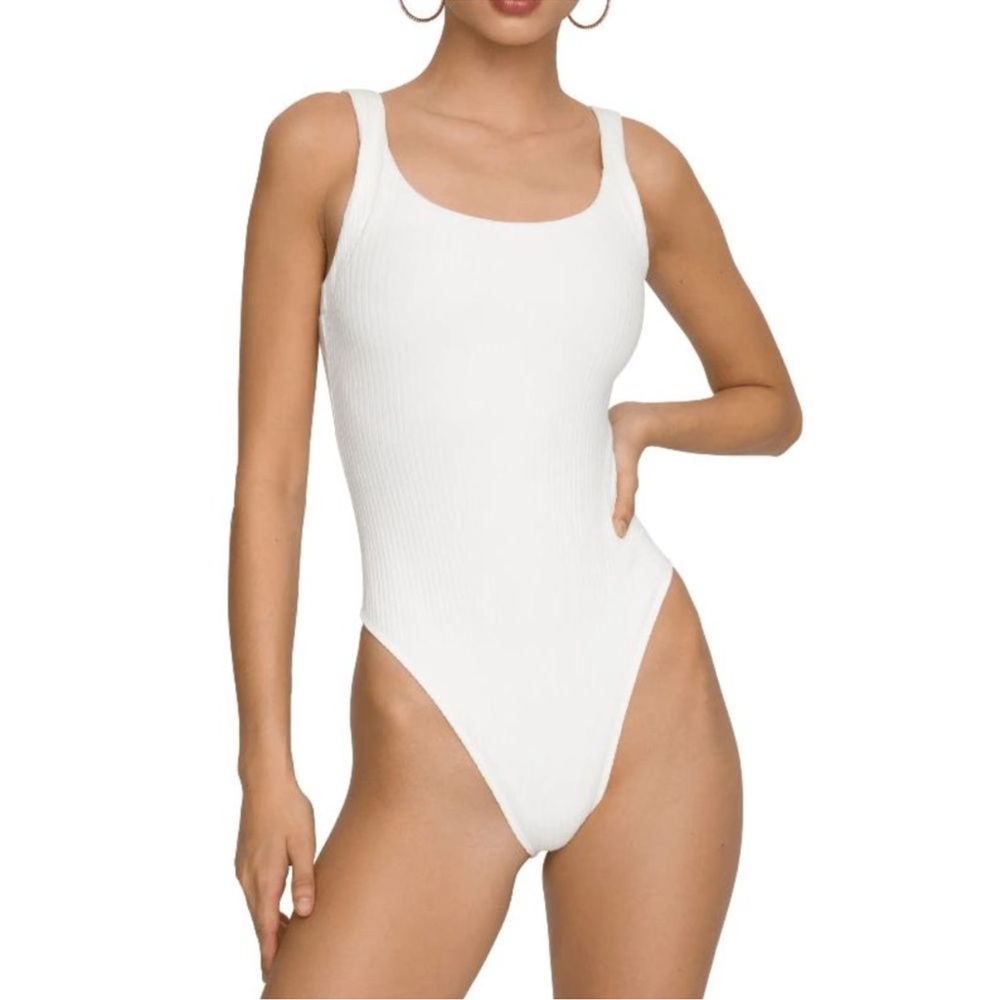 Good American - Ribbed Scoop Low Back Bodysuit - Picture 3 of 9